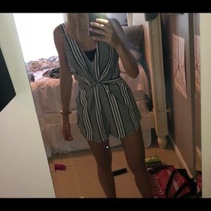 BLACK MOD ON TREND ROMPER SIZE SMALL